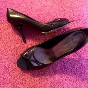 Nine West Black Leather Peep-a-Boo Heel